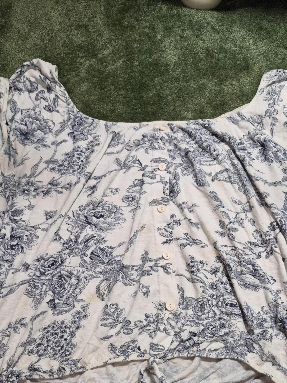Agenda White Scoop-Neck Button Floral Top with Blue Print